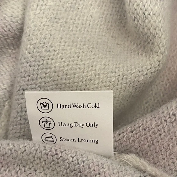 Amazon Abstract Blue and White Large Women's Crew Neck Sweater New - Picture 7 of 7